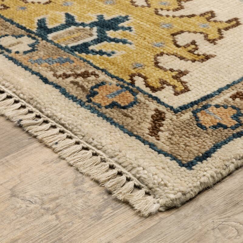 Maylin Traditional Oriental Ivory/ Multi Area Rug