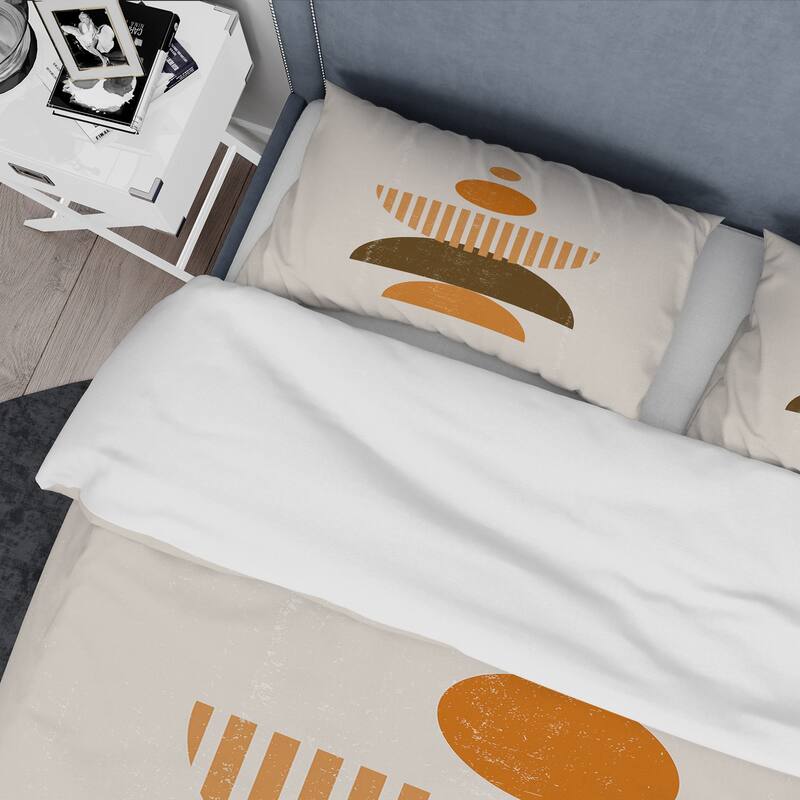 Designart 'Abstract Minimal Sun and Moon In Earth Tones I' Modern Duvet Cover Set