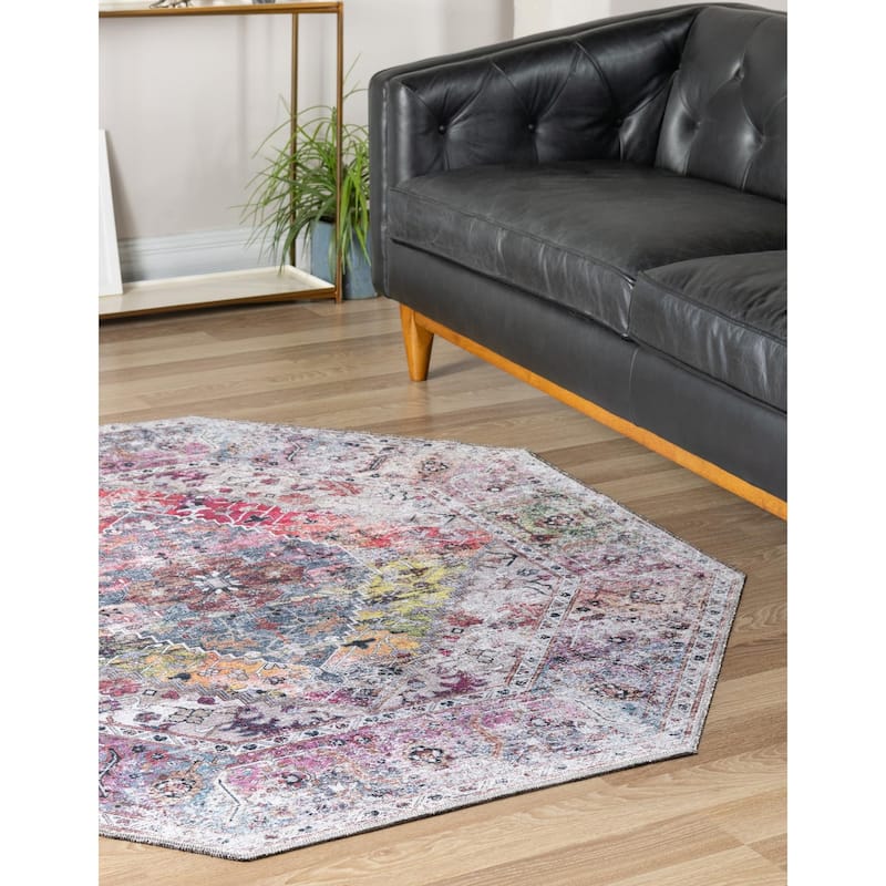 Traditional Tira Collection Area Rug