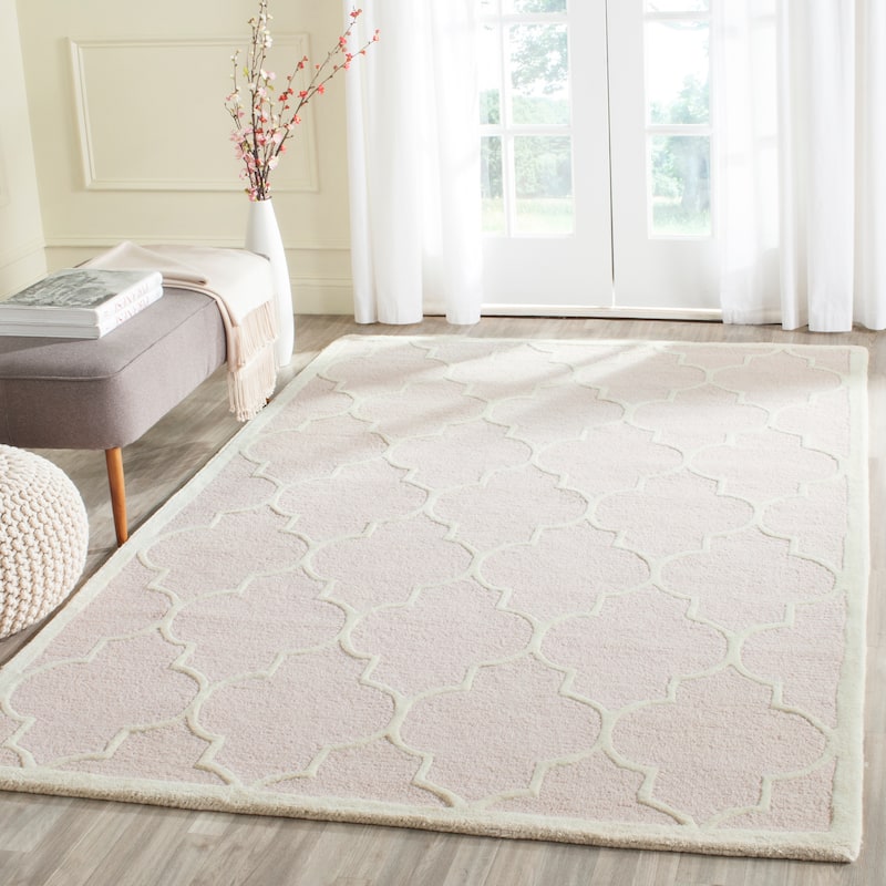 SAFAVIEH Handmade Cambridge Oddny Moroccan Trellis Wool Rug - 5' x 8' - Light Pink/Ivory
