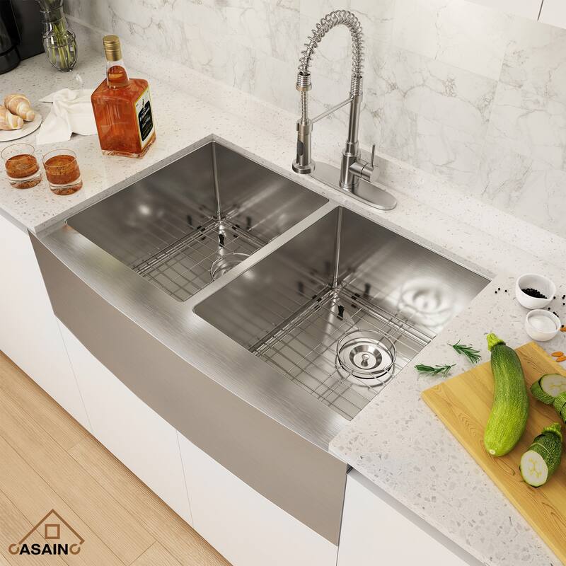 33 in. Farmhouse/Apron-Front Double Bowl 18 Gauge Brushed Stainless Steel Kitchen Sink with Bottom Grid and Strainer