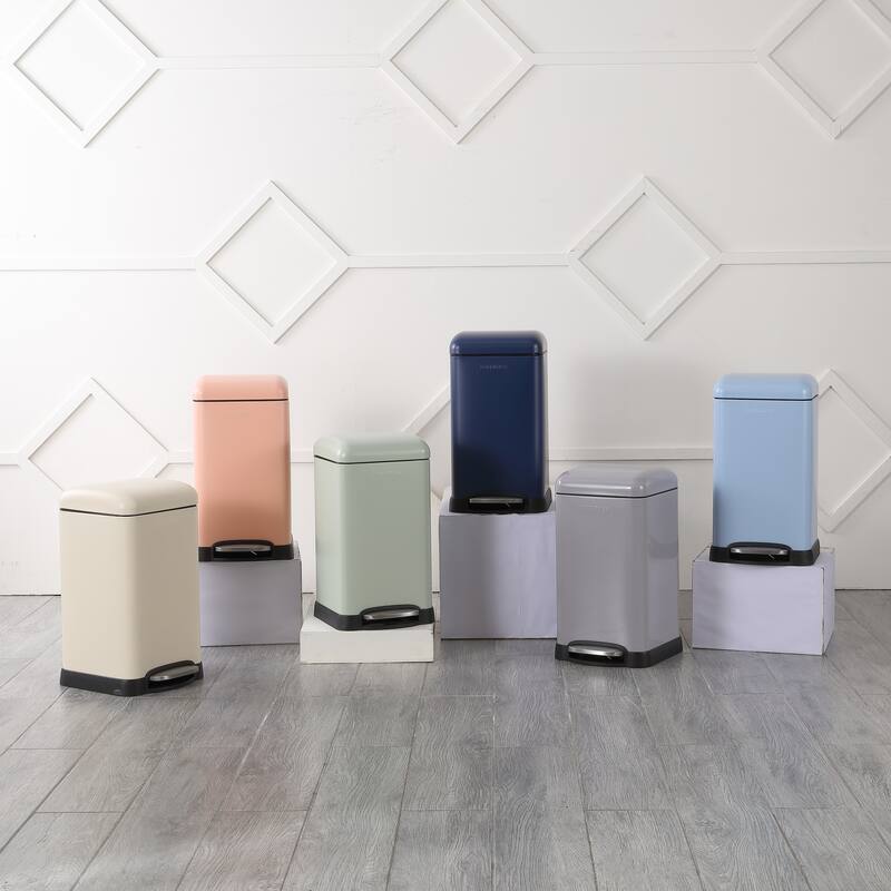happimess Betty Retro Mini 3.2-Gallon Step-Open Trash Can