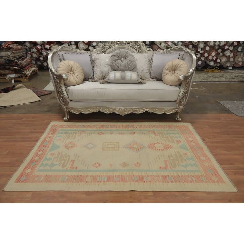 Hand Woven Southwestern Wool Beige Geometric Area Rug - 6' 5'' X 4' 8''