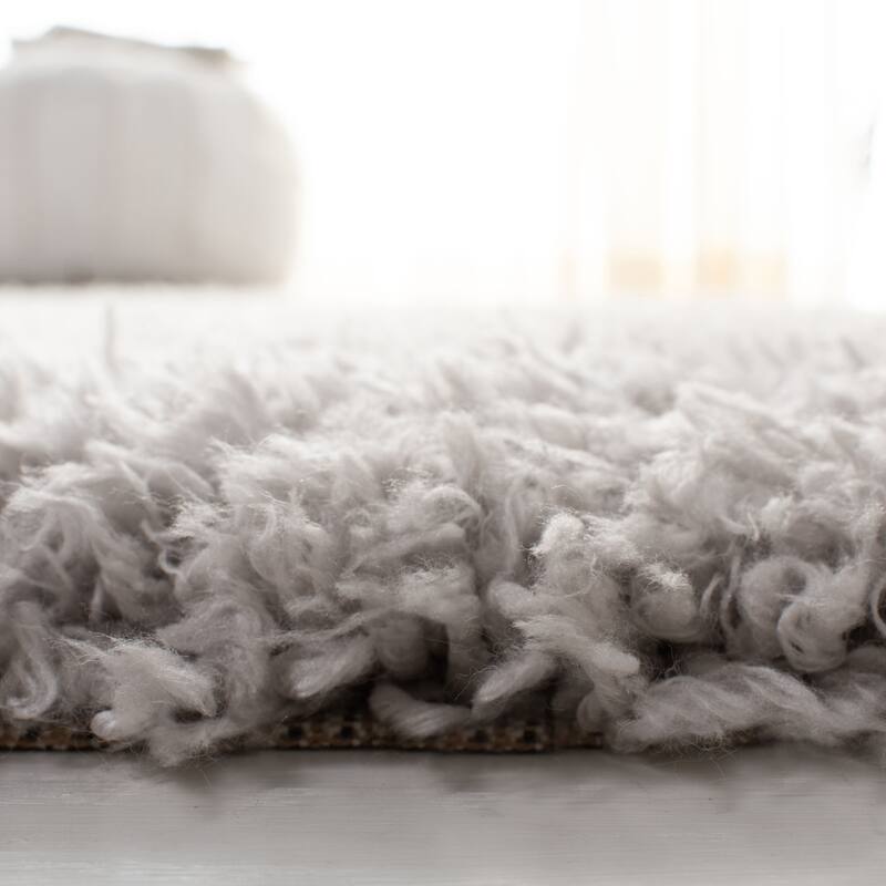 SAFAVIEH Flokati Vojsava Shag Solid Rug