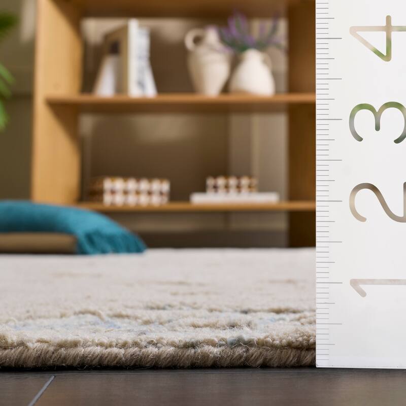 SAFAVIEH Handmade Harvest Majida Wool Rug