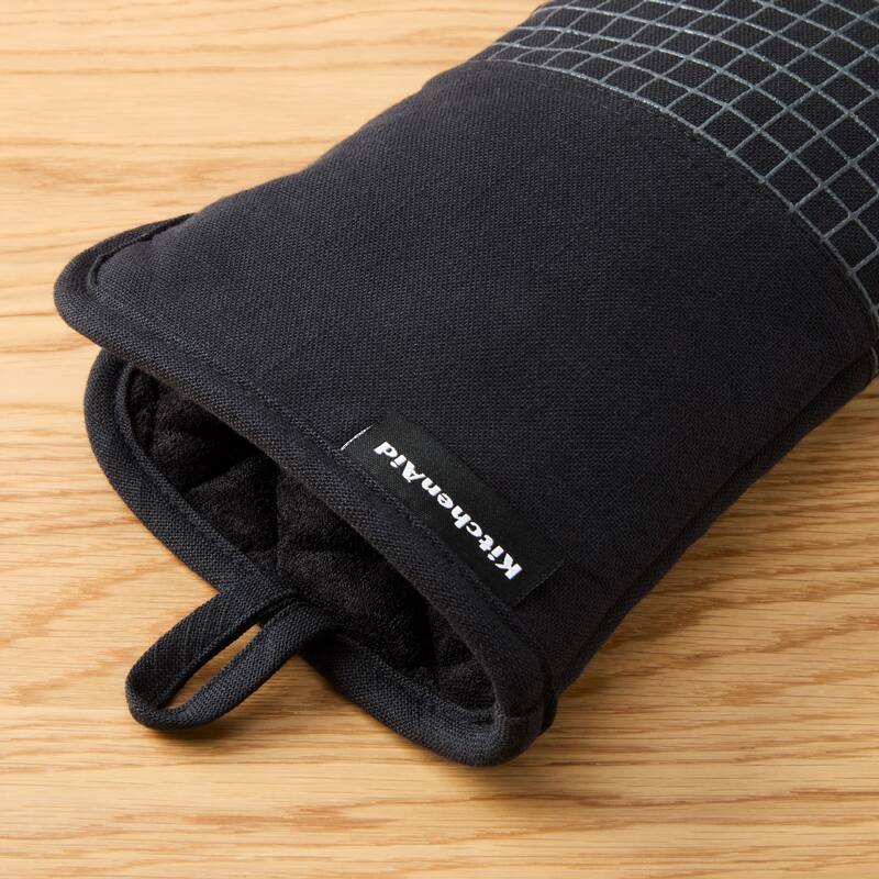 KITCHENAID Gourmet Series Gridlines Oven Mitts 2-Pack Set, Heat Resistant up to 600°F, Soft Silicone Grip, Magnetic Cuff