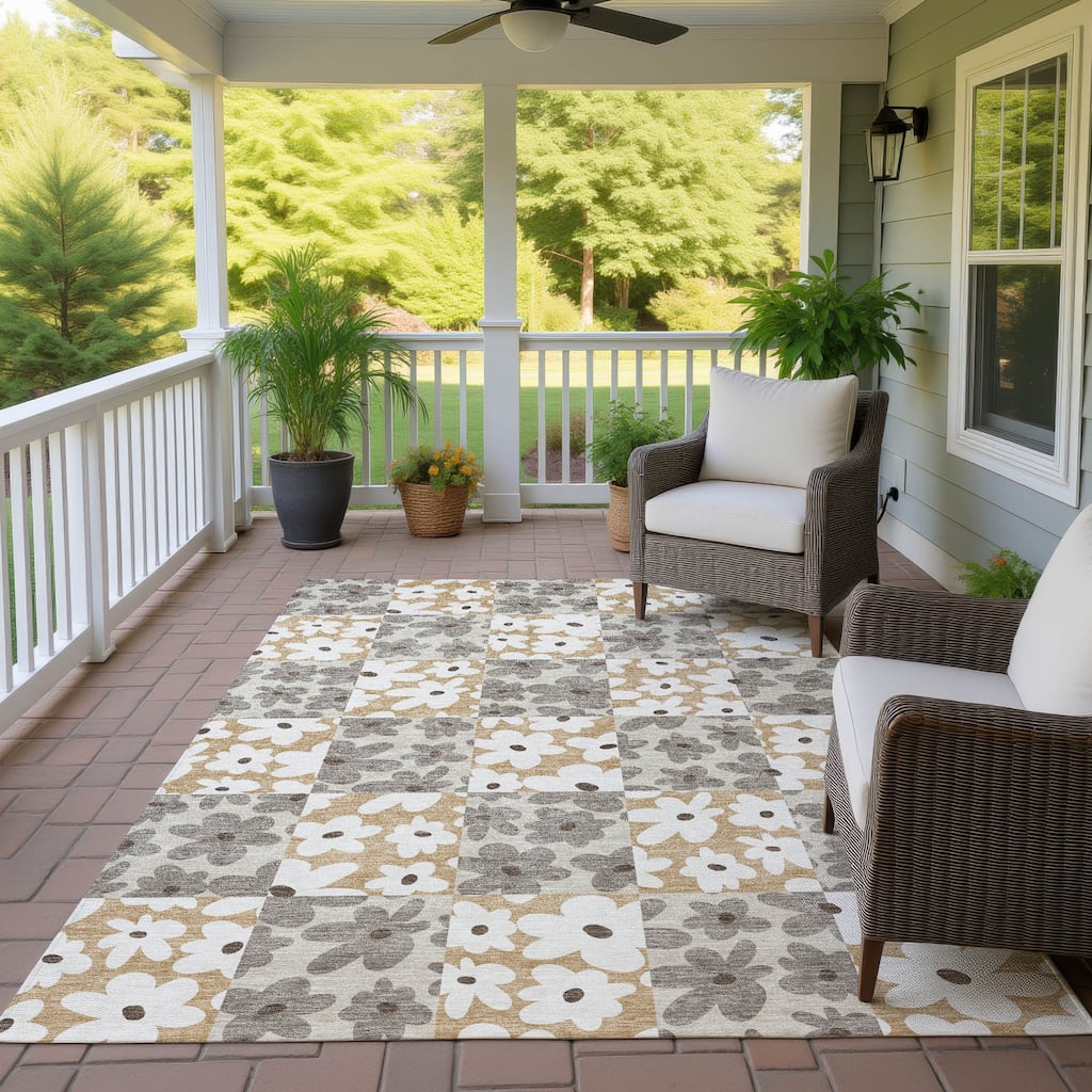 Machine Washable Indoor/ Outdoor Floral Krissy Chantille Rug