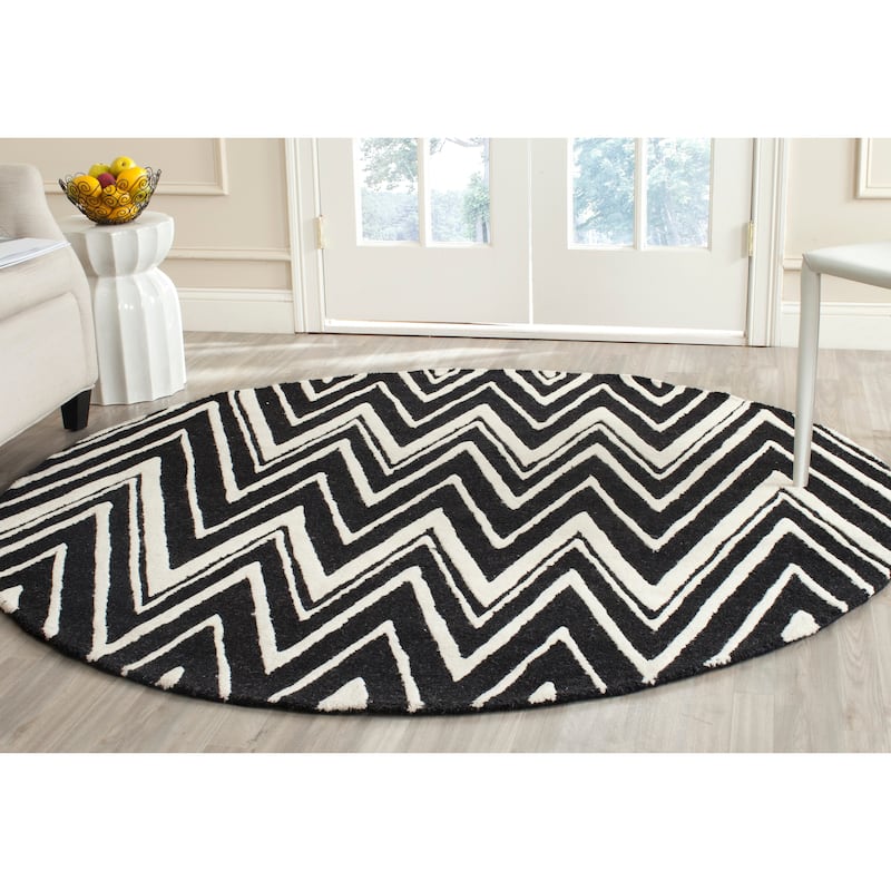 SAFAVIEH Handmade Cambridge Fumiko Modern Moroccan Wool Rug - 6' Round - Black/Ivory