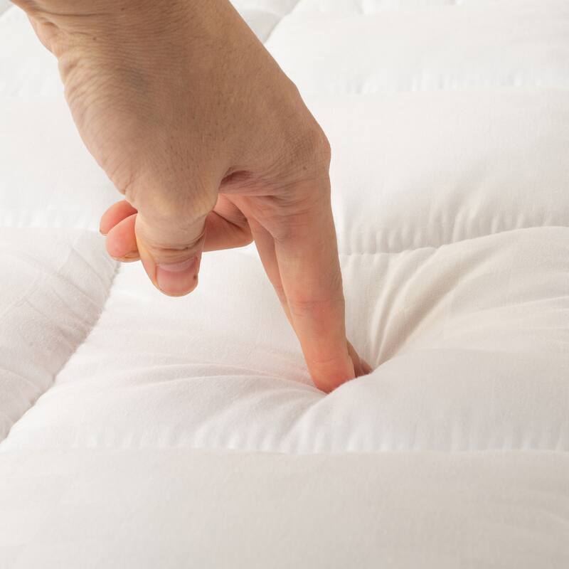 Quilted Mattress Pad – Fitted Elastic Protector, Cover Stretches up to 18 Inches Deep Pocket - Machine Washable Topper - White