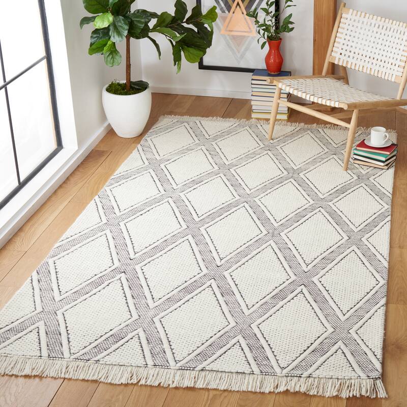 SAFAVIEH Handmade Natura Bethan Wool Fringe Rug - Ivory/Black - 8' x 10'