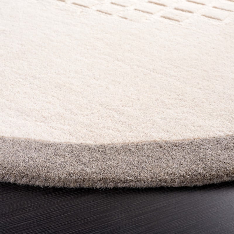 SAFAVIEH Handmade Novelty Ulricke Wool Rug