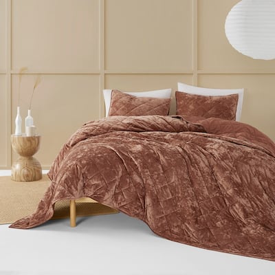 Wonderful Diamond Velvet 3 Piece Quilt Set
