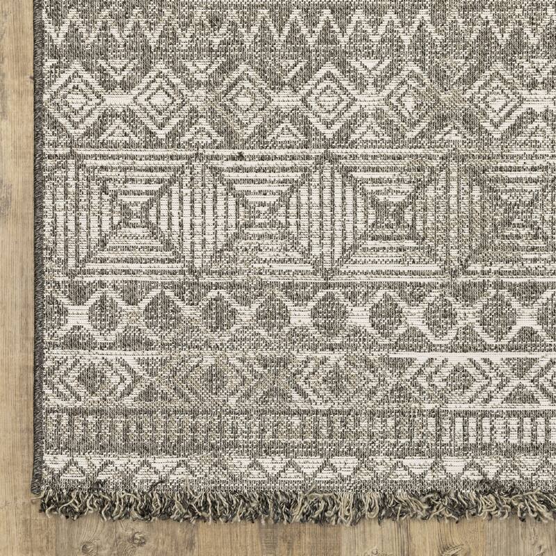 Style Haven Grayton Tribal Inspired Beige/ Black Indoor-Outdoor Fringe Edge Rug