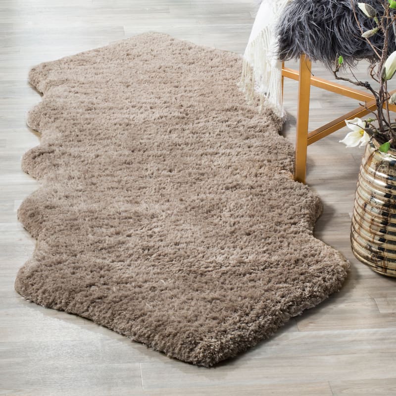 SAFAVIEH Handmade Sheep Shag Heilke Solid Rug - 2'3" x 6' Runner - Silver
