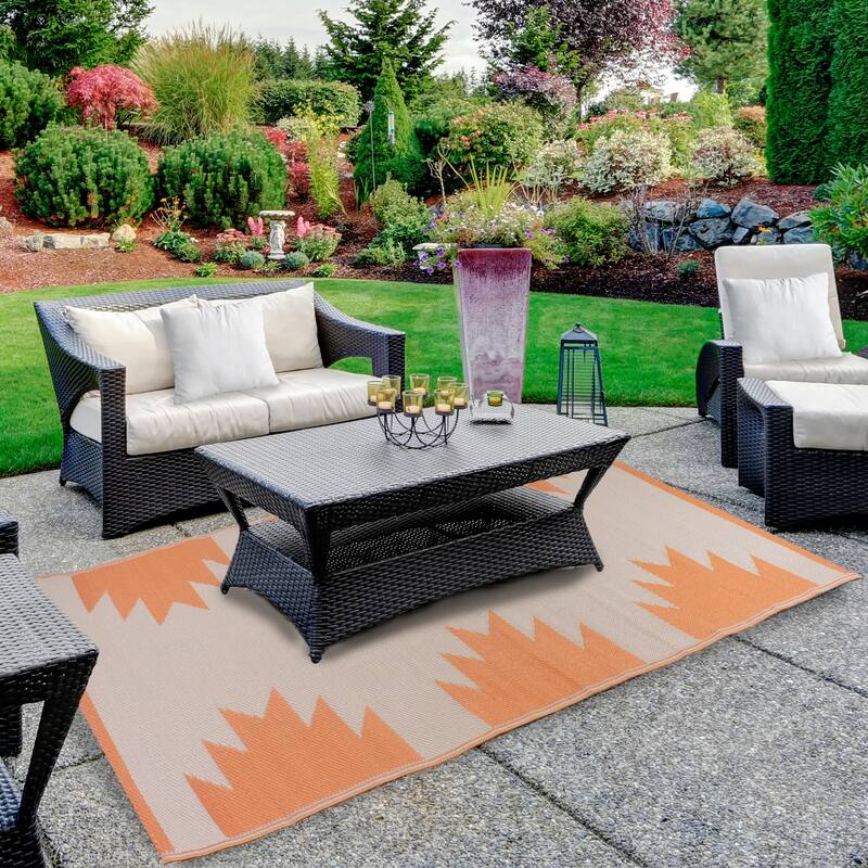 4' x 6' Orange and Beige Aztec Print Rectangular Outdoor Area Rug - 4' x 6'