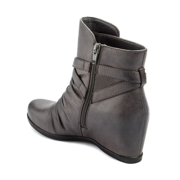 bare traps grey boots