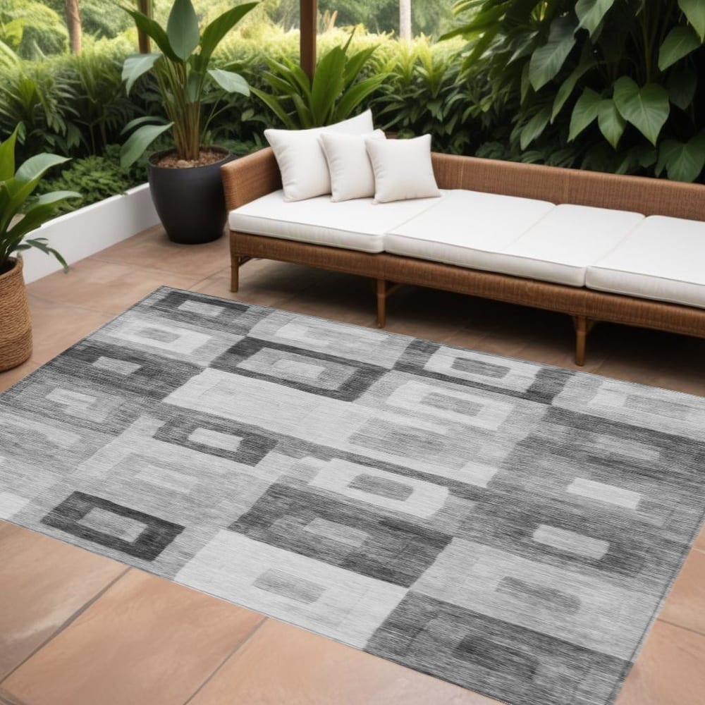 HomeRoots Geometric Transitional Rectangle Outdoor Rug