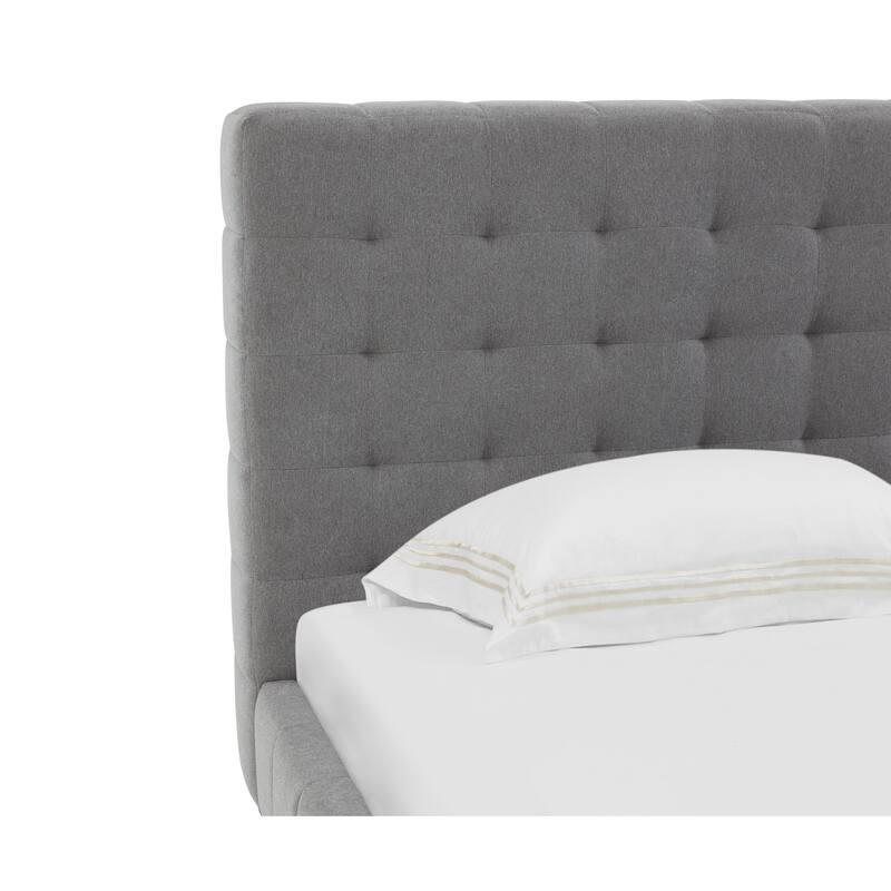 SAFAVIEH Couture Heini Tufted Bed