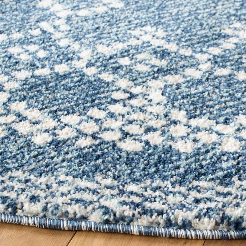 SAFAVIEH Tunisia Queen Moroccan Rug