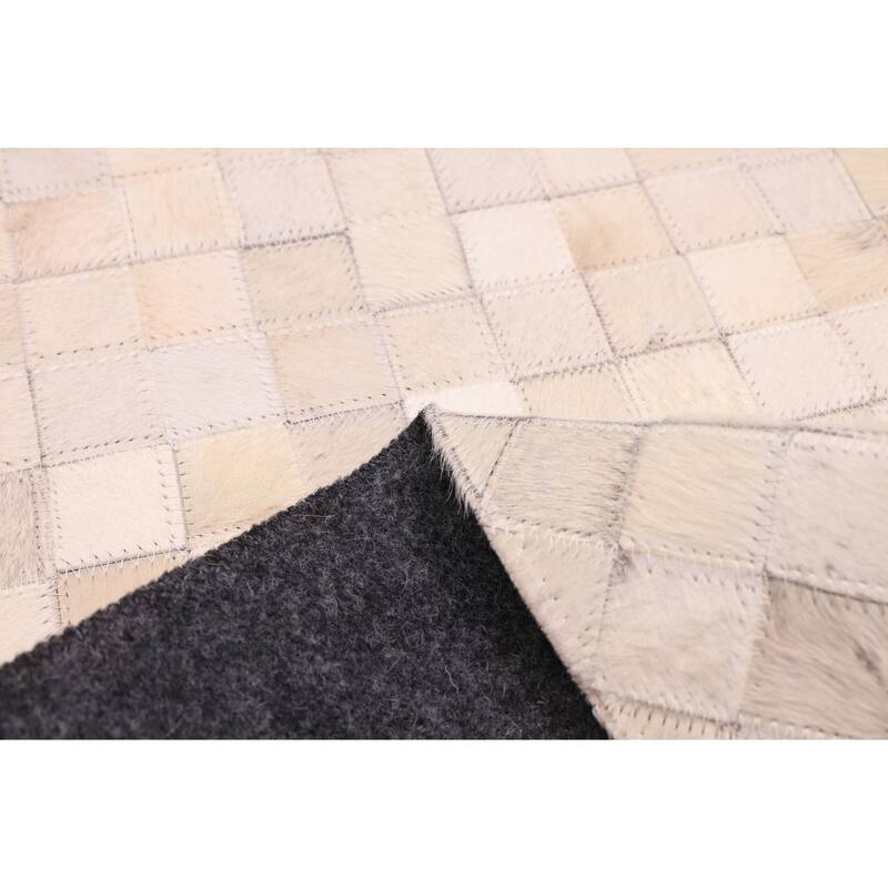 ECARPETGALLERY Handmade Cowhide Patchwork Ivory Leather Rug - 4'0 x 6'0