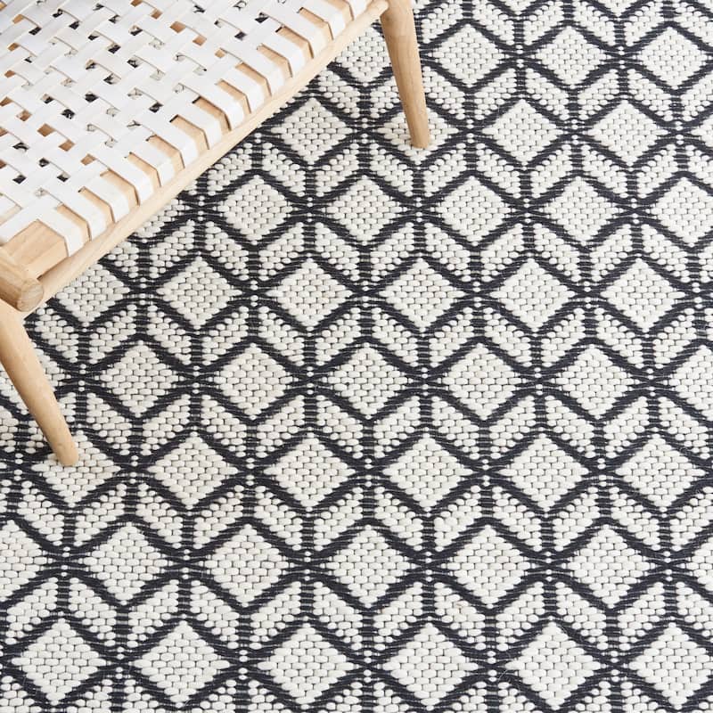 SAFAVIEH Handmade Vermont Toya Geometric Wool Rug