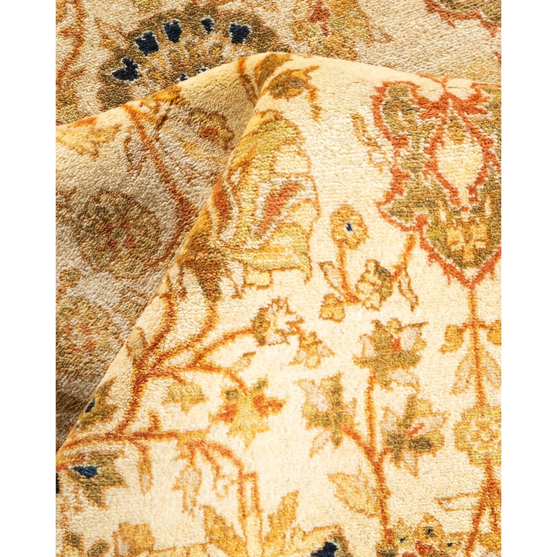 Overton Handknotted Wool Traditional Oriental Ivory Area Rug - 4' x 6'