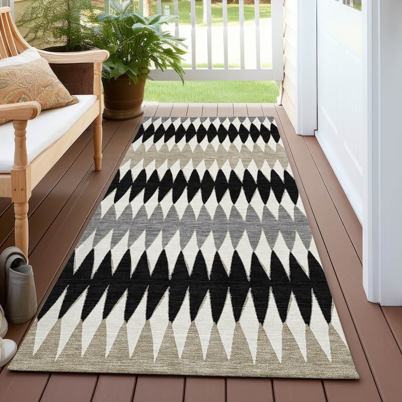 Machine Washable Indoor/ Outdoor Chantille Contemporary Rug - Black - 2'3" x 7'6"