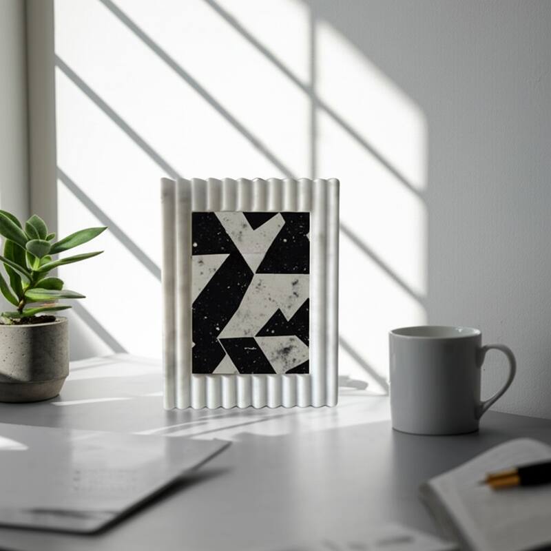 Resin Photo Frame Ribbed Wavy Edge Design Modern Decorative Style