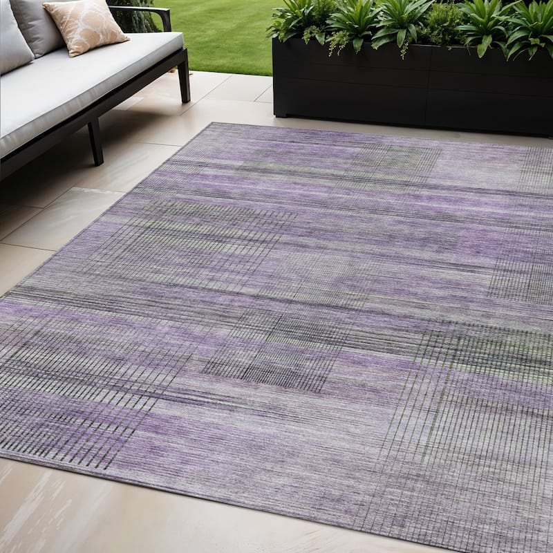 HomeRoots Striped Transitional Rectangle Outdoor Rug - 5' X 8'