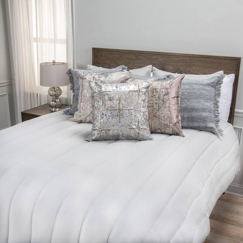 Rizzy Home Blackberry Grove Gray Channel Stitched Quilt Set