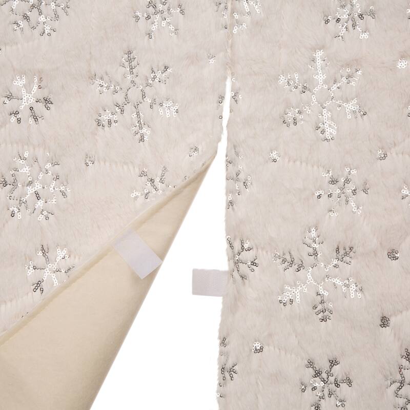 Glitzhome 48"D White Plush with Snowflake Christmas Tree Skirt