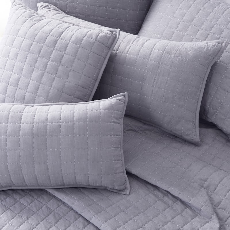 J. Queen New York Caspian Quilt Set