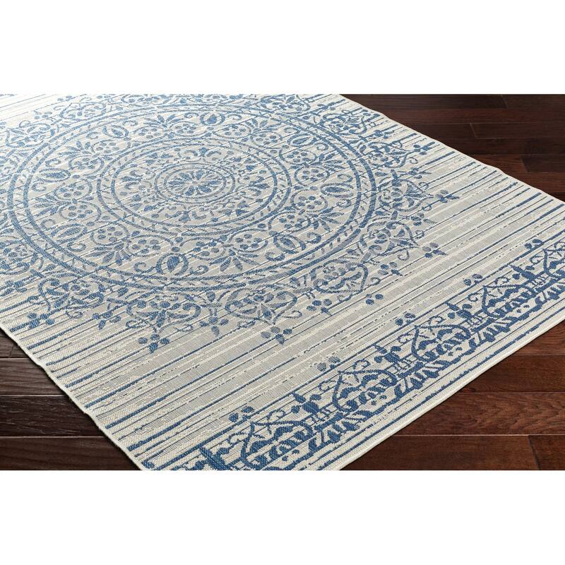 Livabliss Ravello Transitional Medallion Indoor/ Outdoor Area Rug
