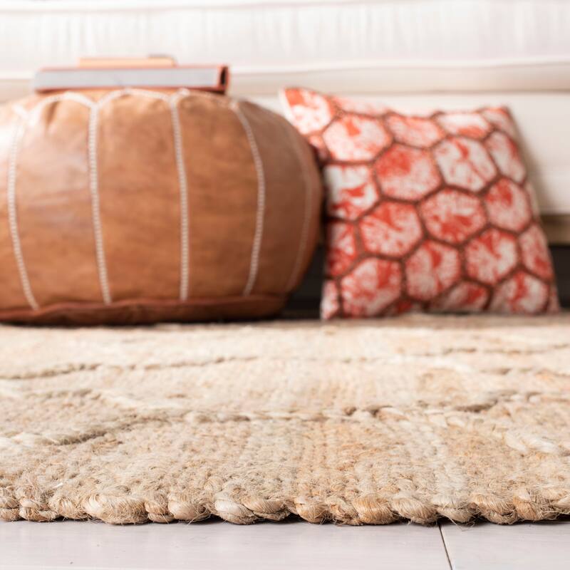 SAFAVIEH Handmade Natural Fiber Karsyn Jute Tassel Rug