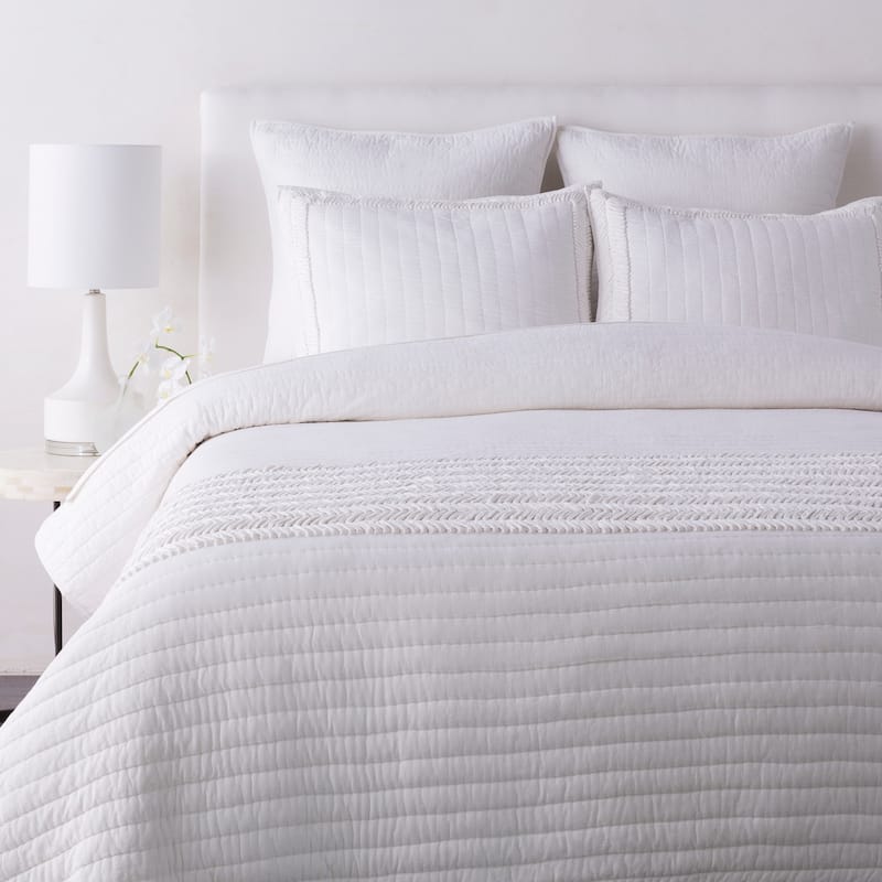 Umeko White Modern Quilt Set