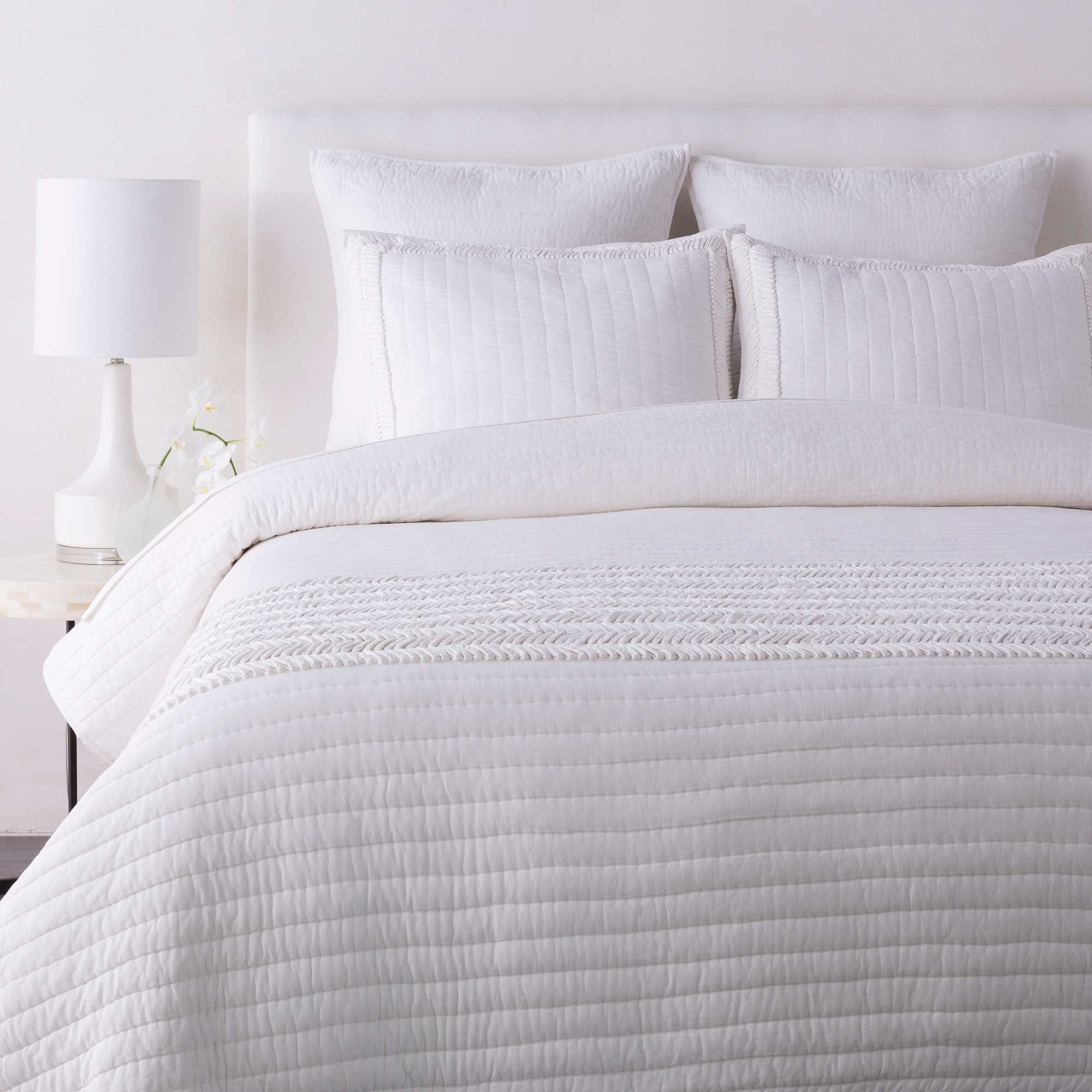Umeko White Modern Quilt Set