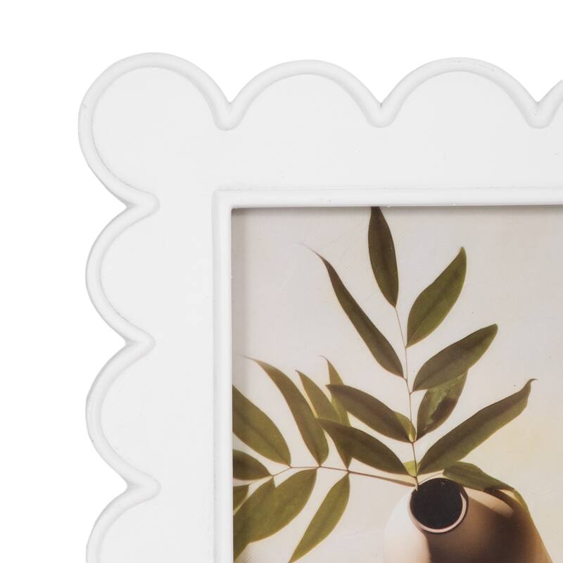 Resin Scalloped Edge Decorative Photo Frame - White