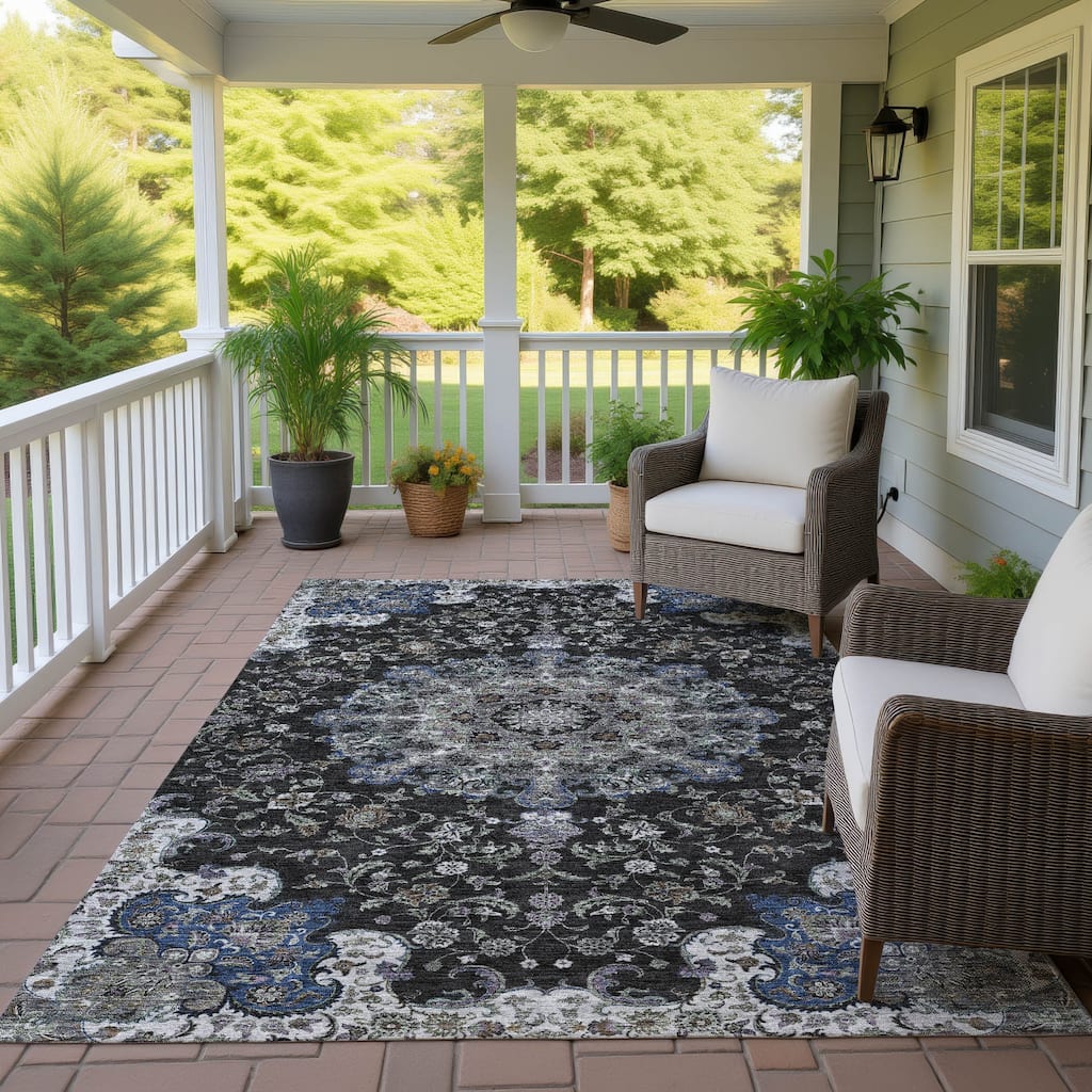 Machine Washable Indoor/ Outdoor Traditional Awaka Chantille Rug