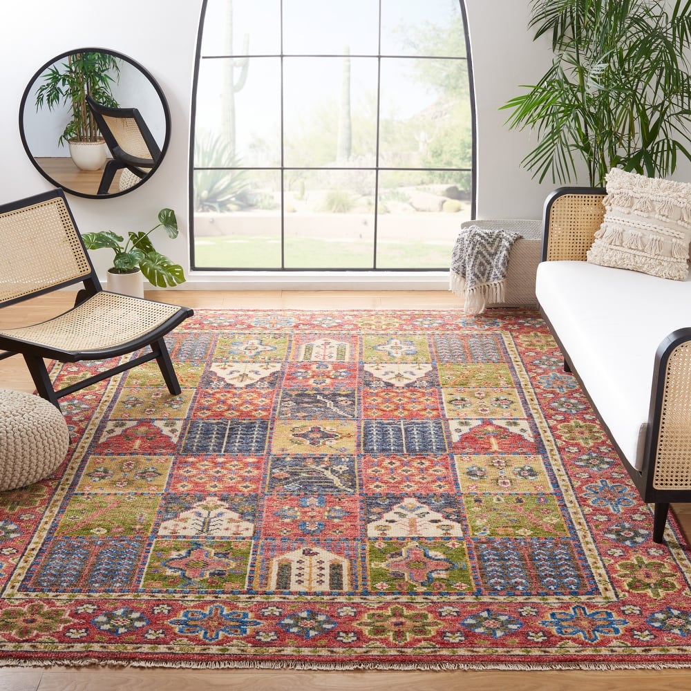 SAFAVIEH Hand-Knotted Samarkand Chiem Traditional Wool Rug