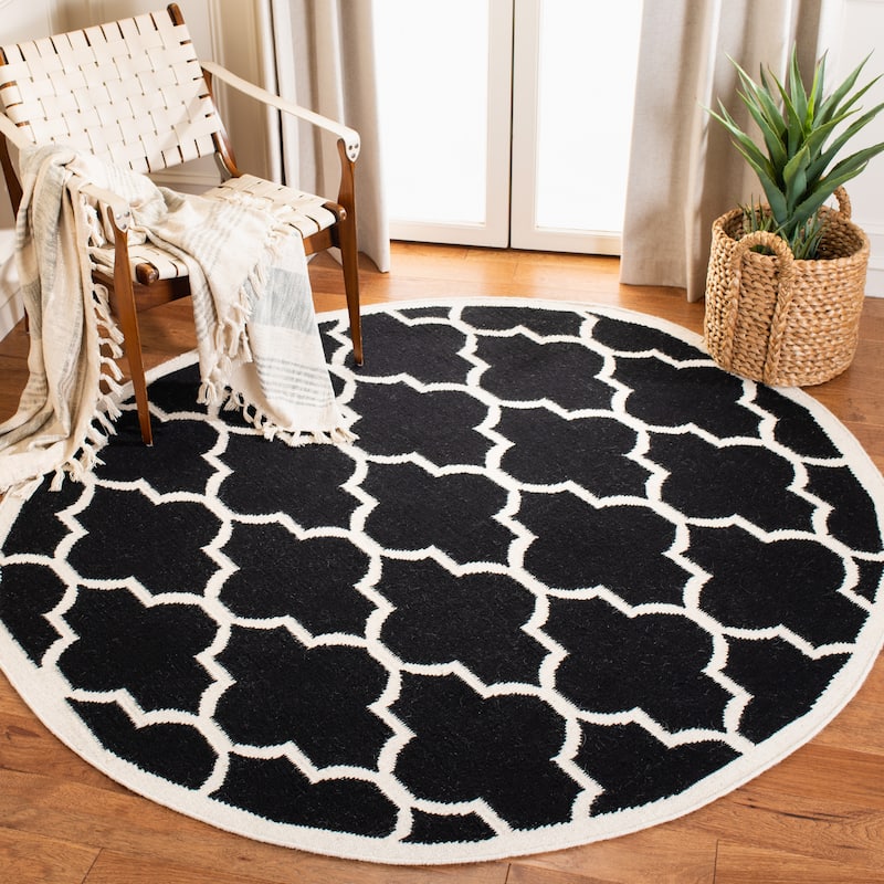 SAFAVIEH Handmade Flatweave Dhurries Anniina Modern Moroccan Wool Rug - 6' Round - Black/Ivory