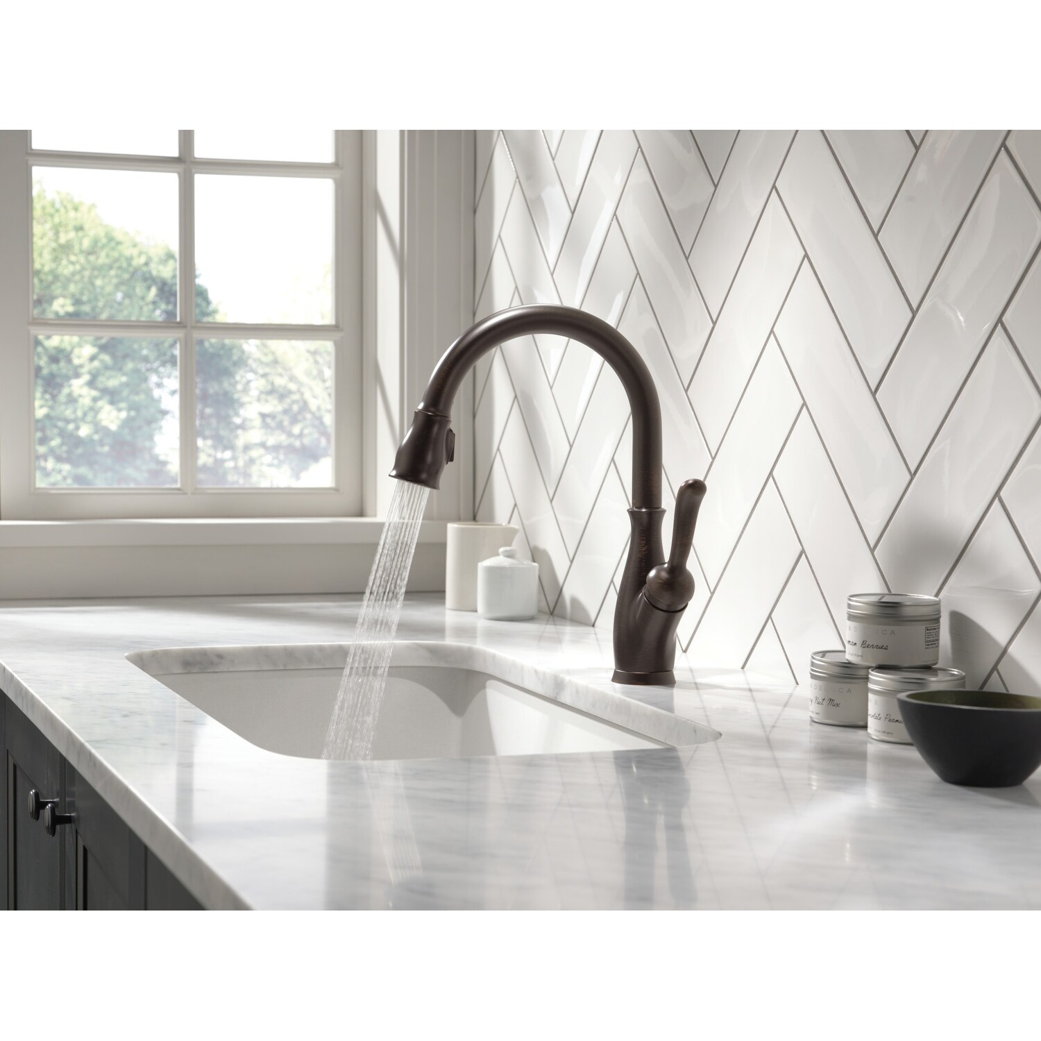 Shop Delta 9178 Dst Leland Pull Down Kitchen Faucet With Magnetic Docking Overstock 17032856