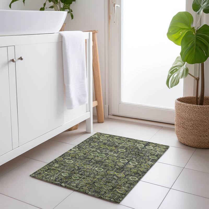 Machine Washable Indoor/ Outdoor Traditional Boho Chantille Rug - Green - 1'8" x 2'6"