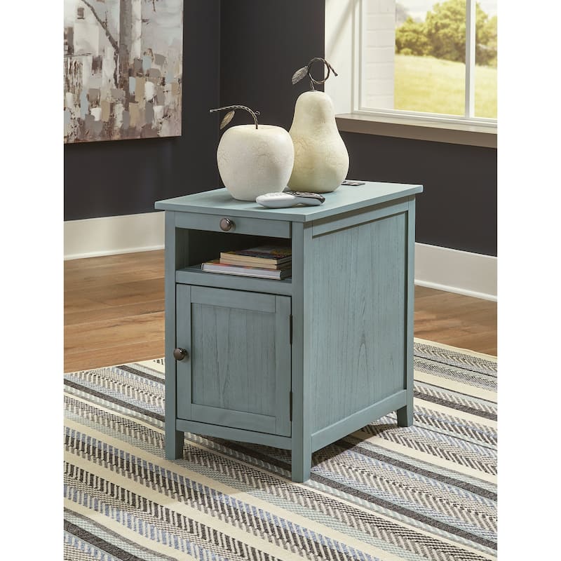 Signature Design by Ashley Treytown Chairside End Table - 16"W x 24"D x 24"H
