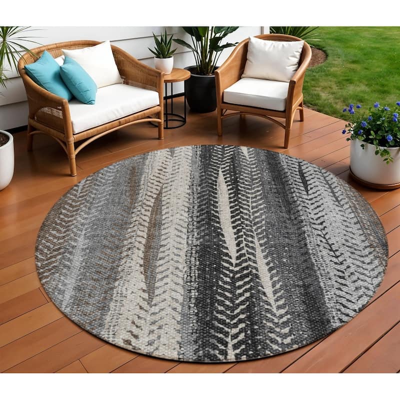 HomeRoots Botanical Leaves Transitional Rectangle Outdoor Rug - 8' Round