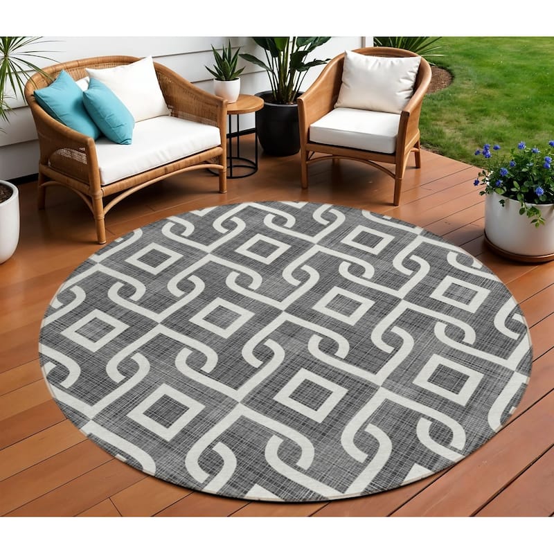 HomeRoots Geometric Transitional Rectangle Outdoor Rug - 8' Round