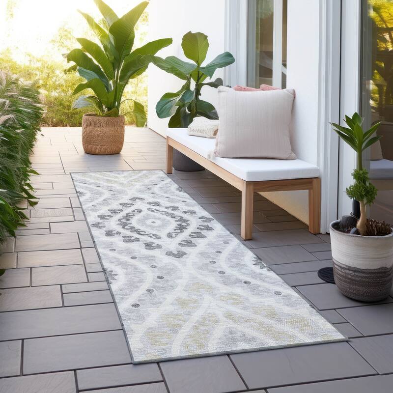 Machine Washable Indoor/ Outdoor Chantille Ttransitional Medallion Rug - Silver - 2'3" x 7'6"