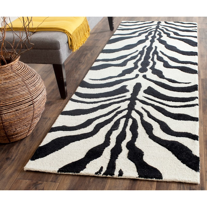 SAFAVIEH Handmade Cambridge Rikey Animal Print Wool Rug - 2'6" x 8' Runner - Ivory/Black