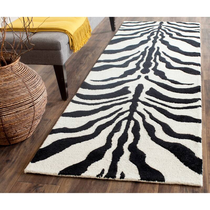 SAFAVIEH Handmade Cambridge Salina Animal Print Wool Rug - 2'6" x 8' Runner - Ivory/Black