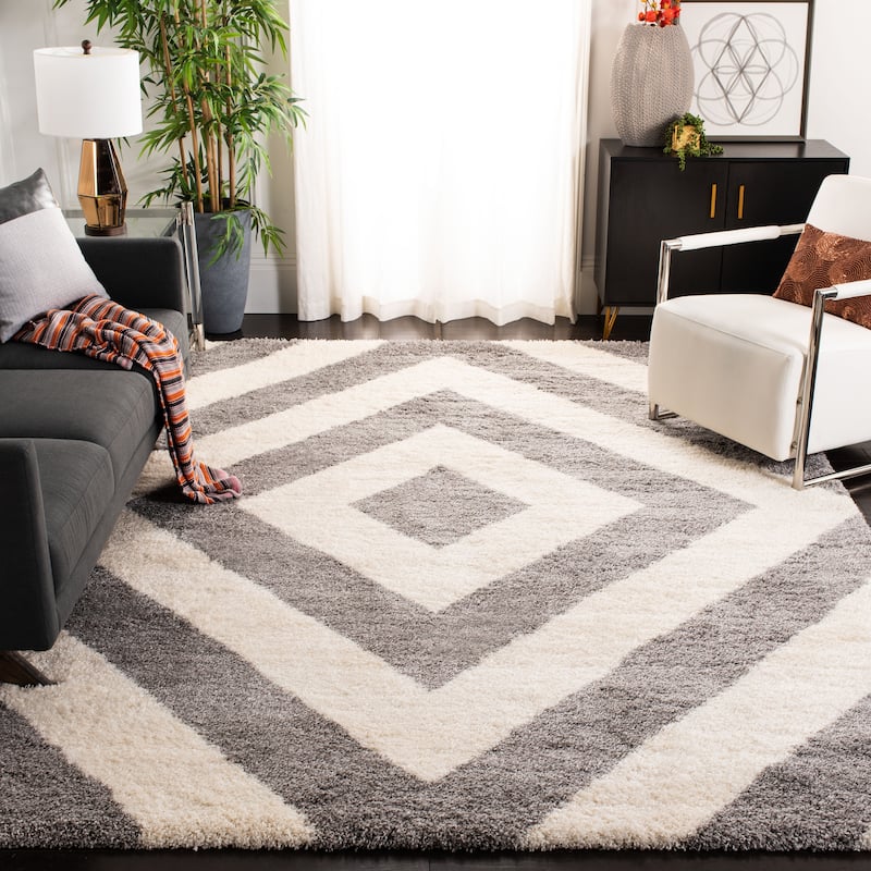 SAFAVIEH Portofino Shag Sakineh Modern 2-inch Thick Rug - 5'1" x 7'6" - Ivory/Grey