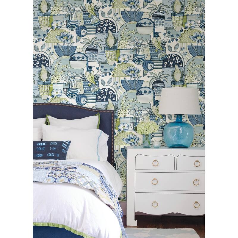 Caroline et Bettina Blue Avriel Peel & Stick Wallpaper